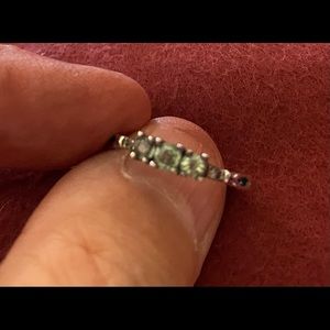 LADIES GREEN SAPPHIRE RING